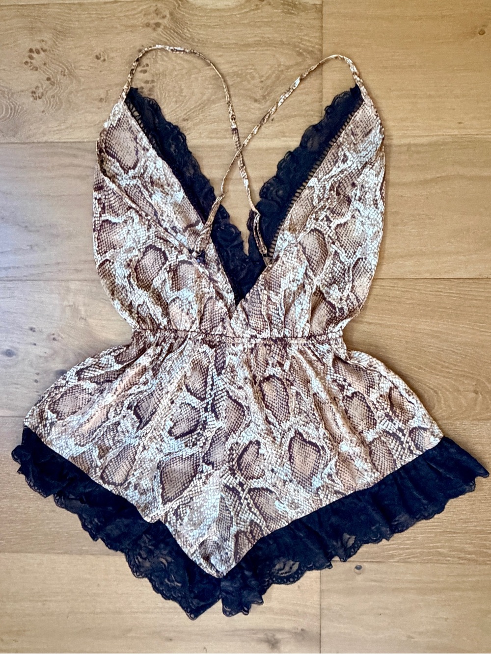 Missguided Snakeskin Teddy Romper Pajamas Black Lace Satin Sexy Flirty Size 8/M - Picture 2 of 11